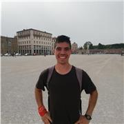 Studente universitario. Nel corso degli anni ho avuto modo di viaggiare molto all'estero, sviluppando così la mia comunicazione in lingua inglese